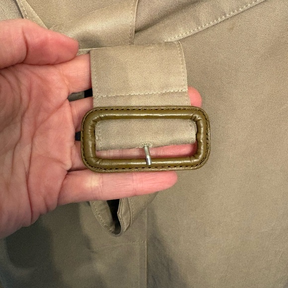 Vintage Burberry Trench Coat with Removable Wool Liner and Classic Check Lining - Picture 12 of 16